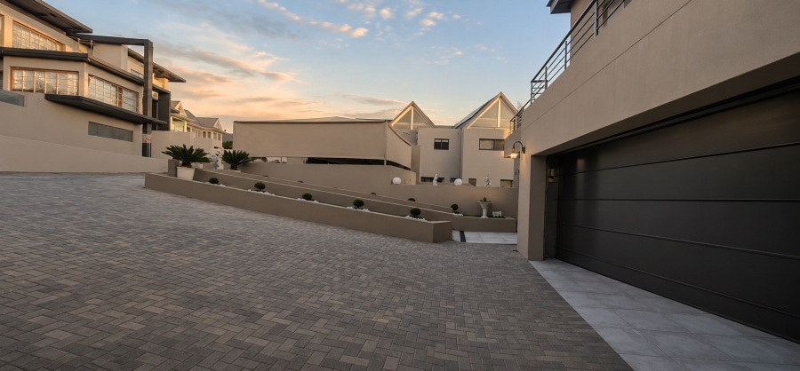 8 Bedroom Property for Sale in Myburgh Park Western Cape
